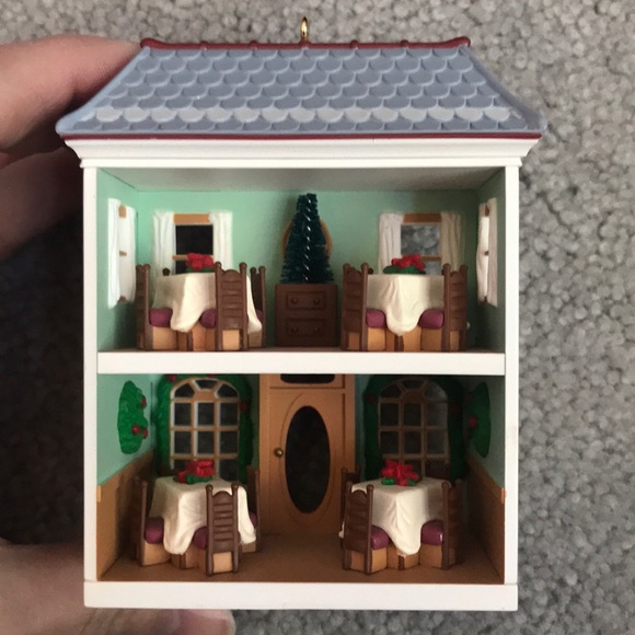 Hallmark “Cafe” Ornament - Picture 3 of 3